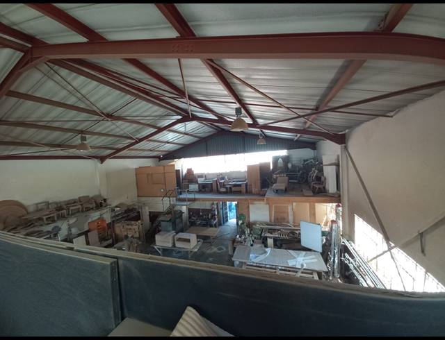 300M² WAREHOUSE TO LET IN TROYEVILLE